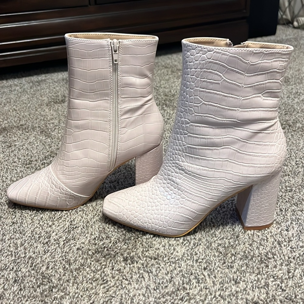 Lulu’s My Generation Pale Pink Crocodile High Heel Mid-Calf Boots Size 8 NWT - Picture 8 of 8